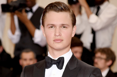 Yuk, Intip Serunya Bintang 'Divergent' Ansel Elgort Liburan di Bali