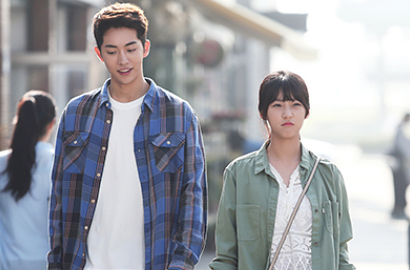 Romantis, Nam Joo Hyuk-Kim Sae Ron Pandangi Langit Bareng di 'Temptation'