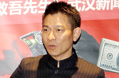 Terungkap Foto Anak Andy Lau Malu-Malu Ikut Rayakan Ultah Sang Ayah