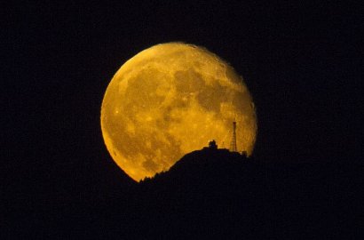 Maskapai Ini Tawarkan Wisata Gerhana 'Bulan Berdarah' dan Supermoon