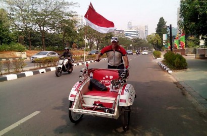 Bule Skotlandia Bakal Kayuh Becak dari Aceh ke Jakarta, Ngapain?