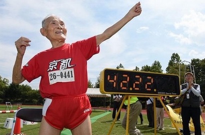 Kakek Usia 105 Tahun Pecahkan Rekor Dunia Sprinter 100 Meter