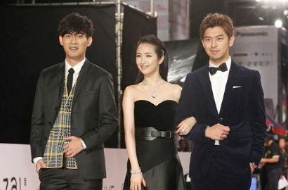 Reuni 'Meteor Garden', Vic Zhou dan Rainie Yang Hadiri Golden Bell Awards