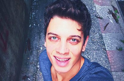Murat Rayakan 'Elif' Season 2 Tayang Perdana dengan Selfie Rame-Rame