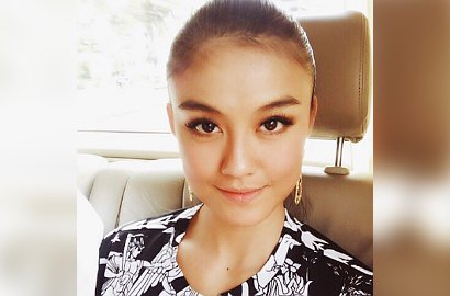 Fans Heboh Lihat Prangko dengan Gambar Agnes Monica Resmi Dirilis