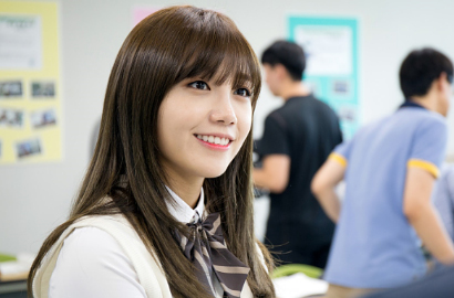 Centilnya Eun Ji A PInk Sapa Fans 'Cheer Up' Lewat Selca Cantik