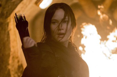 Keren, Jennifer Lawrence Terbang di Poster Terbaru 'Mockingjay, Part 2'