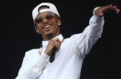 Penyanyi August Alsina Dihujat Gara-Gara Raba Payudara Fans Saat Manggung
