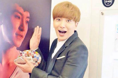 Senang Ketemu ELF Indonesia, Leeteuk SuJu Selfie Ganteng di Lotte Jakarta