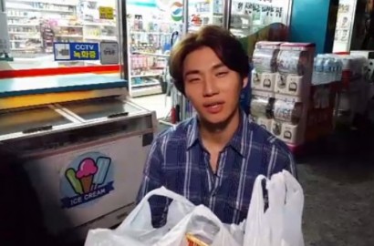 Bak Seorang Pacar, Daesung Big Bang Gendong Fans Pulang ke Rumah