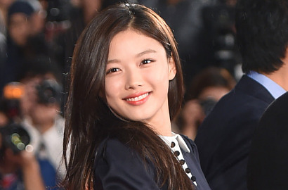 Kim Yoo Jung Ungkap Tipe Ideal dan Angkat Bicara Soal Isu Oplas
