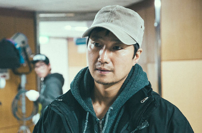 Intip Wajah Super Sendu Park Hae Il di Poster Film 'Love and...'