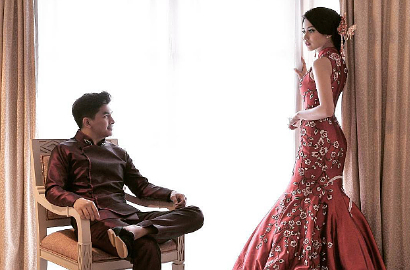 Chelsea Olivia Tampil Cantik dengan Gaun Cheongsam, Glenn Gagah di Upacara Minum Teh