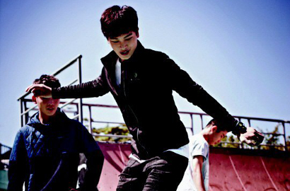 Manisnya Sungjae BTOB dan Ahn Soo Min 'SMTM 4' Jadi Model Black Yak