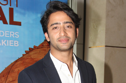 Shaheer Sheikh Justru Senyum Lebar Bareng Aktris Lain Pasca Putus