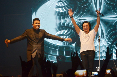 Tulus Ngaku Grogi Nyanyi 'Mengejar Matahari' Saat Konser 'Dua Ruang'