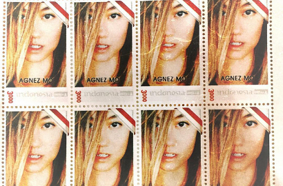 Prangko Agnes Monica Bukan Resmi dari PT Pos Indonesia?