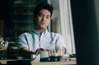 Bukan Ully Triani, Boy William Cium Cewek Lain di Trailer 'Stay with Me'
