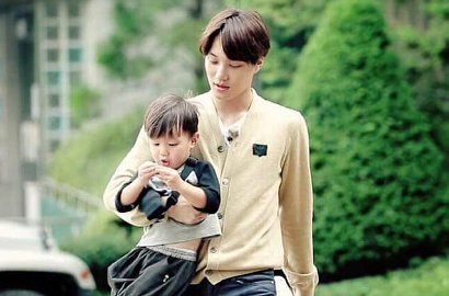 'Oh My Baby' Goda Fans dengan Foto Unyu Kai EXO Asuh Teo, Tayang Kapan?