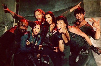 Milla Jovovich cs Pamer Senyum Lebar di Foto Baru 'Resident Evil: The Final Chapter