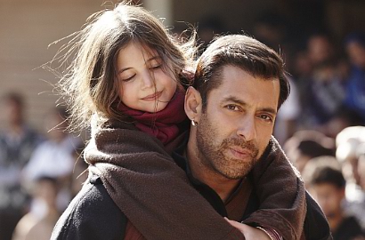 'Bajrangi Bhaijaan' Salman Khan Dapat Standing Ovation Ribuan Penonton di BIFF 2015