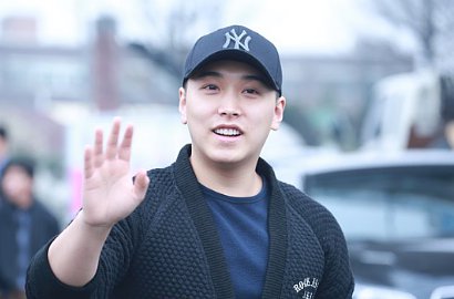 Wamil, Sungmin SuJu Unjuk Bakat Nyanyi Sambil Main Gitar di Acara Militer