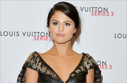 Hampir Terserang Stroke, Selena Gomez Ternyata Pernah Jalani Kemoterapi