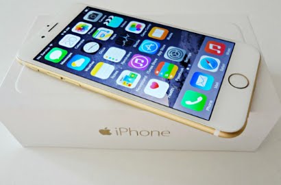 Pria Ini Beli iPhone 6s Hanya untuk Dibakar di Lava Panas