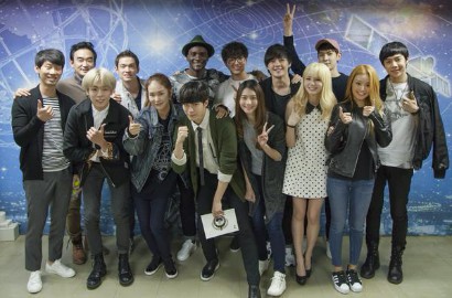 Baca Naskah 'Moorim School', Lee Hyun Woo Datang dengan Rambut Baru