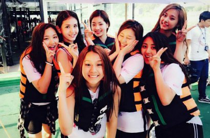 Siap-Siap Debut, Twice Rilis Teaser Foto dan Track List 'The Story Begin'