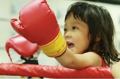 Serunya Aksi Sarang Jadi Petinju di 'Superman is Back'