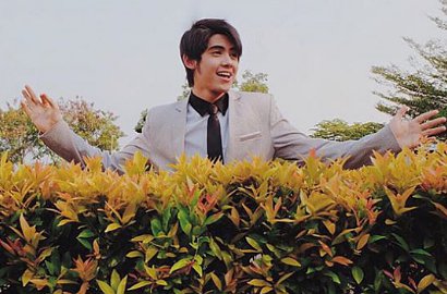 Selfie Bareng, Aliando Jadi Rebutan Gadis-Gadis di Miss Celebrity 2015