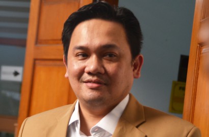 Sudah Pisah, Regina Sindir Farhat Karena Twitter Di-Suspend