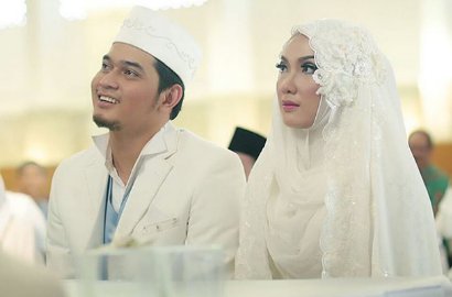 Aktor 'Ketika Cinta Bertasbih' Cholidi Asadil Nikah, Menpora Jadi Saksi
