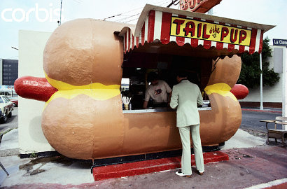 Bentuk Kios Hot Dog Ini Bikin Netter Gagal Fokus