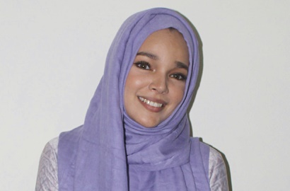 Beradegan Mesra Bareng Richard Kevin di 'Air Mata Surga', Dewi Sandra Izin Suami