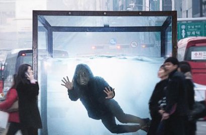 Kasihan, Lee Kwang Soo Dianggap Setan di Poster Film 'Collective Invention'