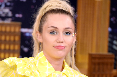 Miley Cyrus Siapkan Konser Spesial dengan Aturan yang Hadir Harus Bugil