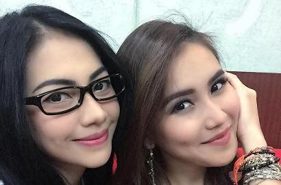 Sama-Sama Patah Hati, Kezia Karamoy dan Ayu Ting Ting Narsis Bareng