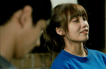 Aww, Lee Won Geun dan Eun Ji A Pink Siap Ciuman di 'Cheer Up' Eps 4