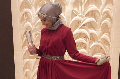 Zaskia Sungkar Kalahkan Laudya Cynthia Bella Cs di !nsert Awards 2015