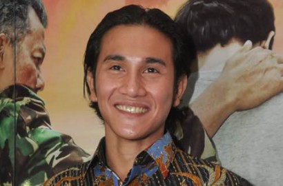 Bikin Ngakak, Vino Bastian Jadi Badut Lucu di Film 'Talak Tiga'