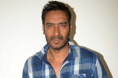 Parah, Suami Kajol Bikin 5 Ribu Warga Ngamuk Gara-Gara Datang Telat