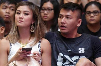 Malu-Malu, Agnes Monica Cium Mesra Pebasket Wijaya Saputra