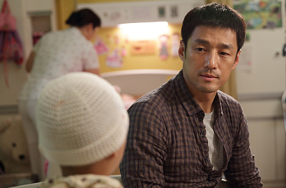 Intip Keseruan Ji Jin Hee Jadi Ayah di Trailer 'Sorry, I Love You, Thank You'