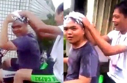 Kocak, Aksi Keramas di Atas Motor Ini Sukses Hebohkan Publik