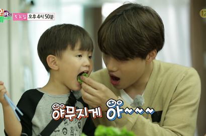 Bikin Gemes, Kai EXO Suapi Teo Makan Daging di 'Oh My Baby'
