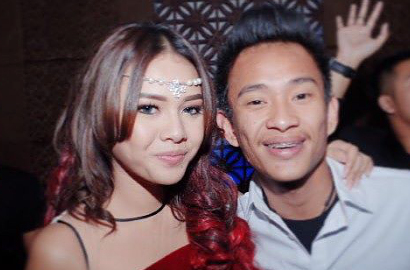 Gandengan Tangan, Aurel dan Pacar Baru Liburan Romantis di Pulau Bokori