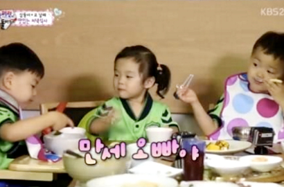 Dipilih Si Kembar Cewek, Manse Memang Playboy di 'Superman is Back'?