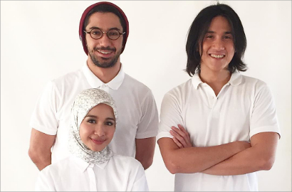 Syuting 'Talak Tiga' Usai, Laudya Chyntia Bella Pamer Foto Bareng Vino